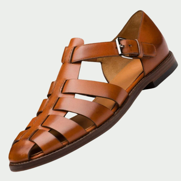 Men's black gladiator flat sandals with adjustable straps, perfect for summer comfort and casual walking.