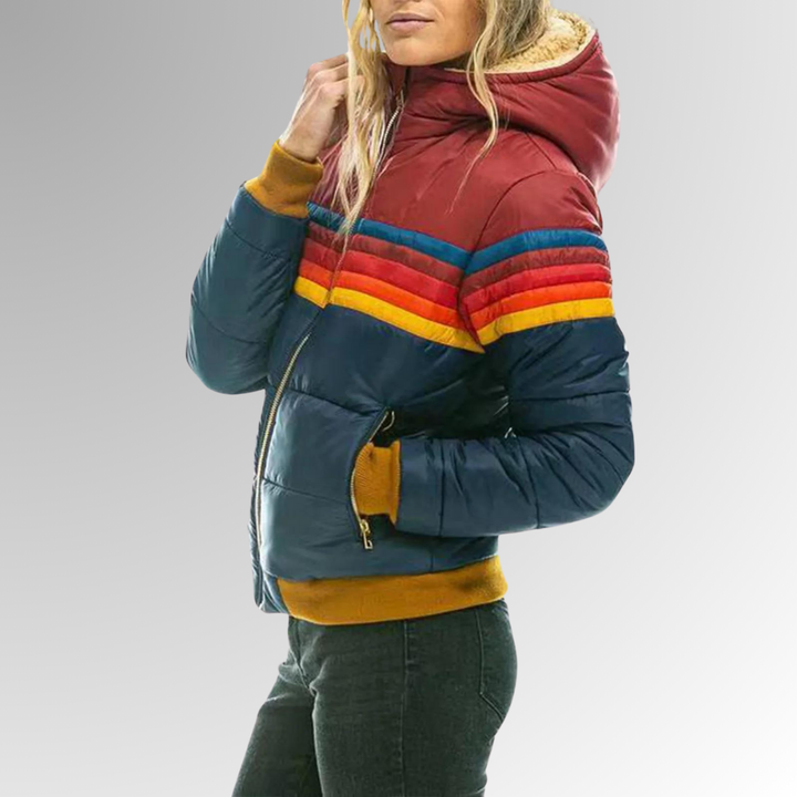 Modern women's quilted puffer coat with hood and functional zip-up pockets. Versatile for cool weather.