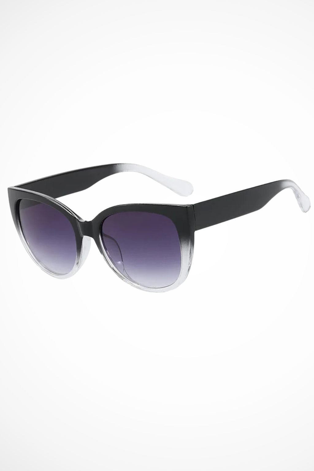 Chic women's oversized cat-eye sunglasses featuring a fashionable gradient frame, perfect eyewear accessory.