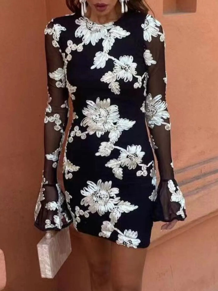 Beautiful women's floral mini dress, an elegant choice for special occasions and evening wear.