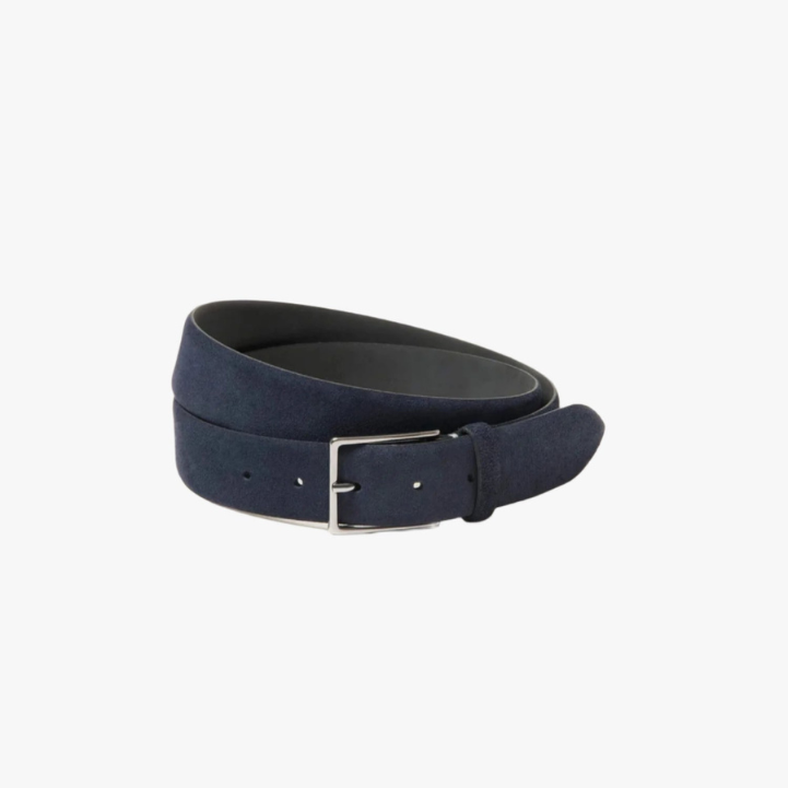 Versatile men's accessory: a classic suede belt for a range of styles and occasions.