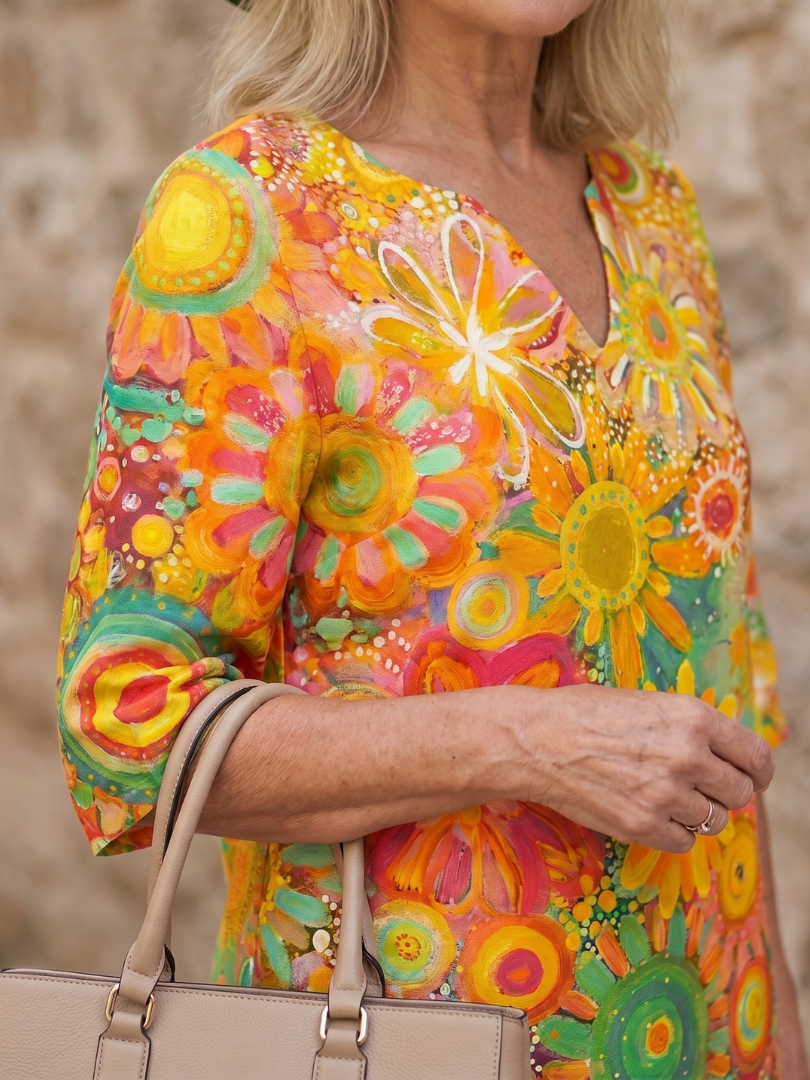 Effortless summer floral knee-length dress, ideal for everyday style and ease.
