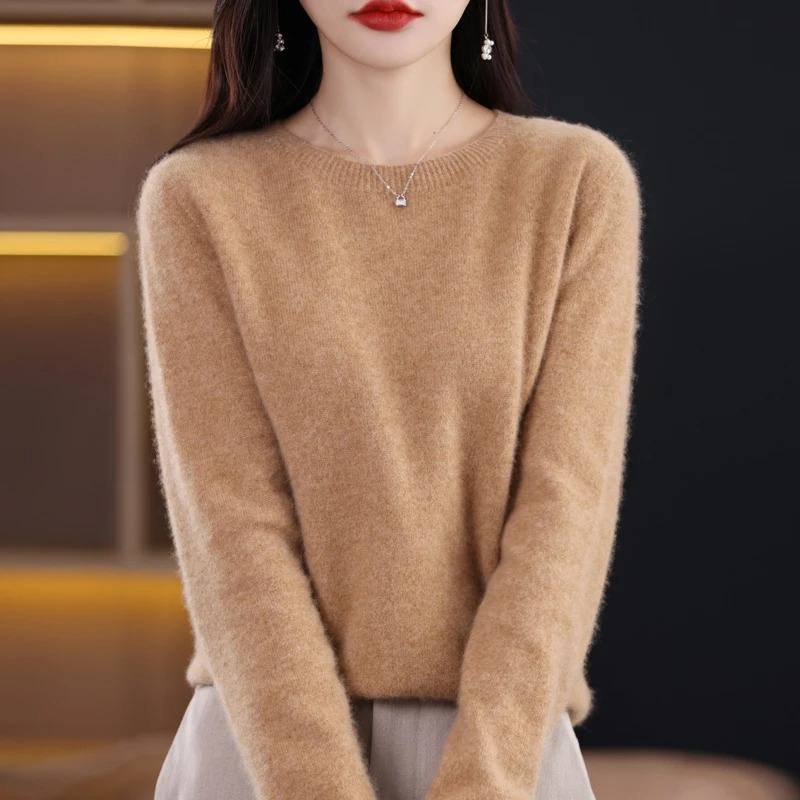 Women's round neck luxury warm sweater in soft knit. Perfect for elegant winter fashion.
