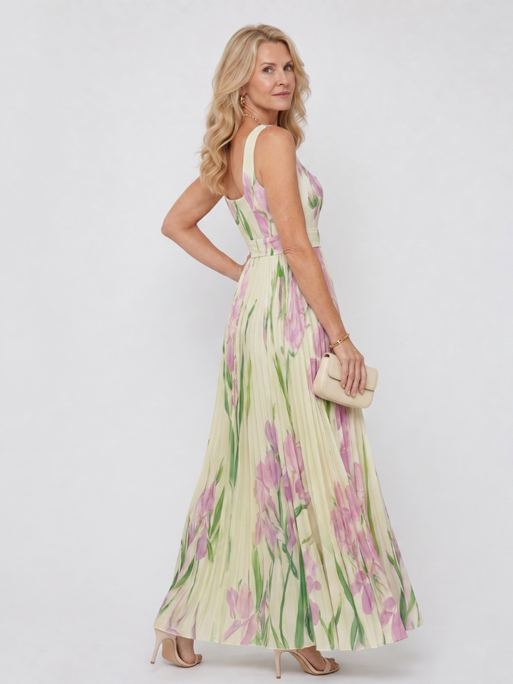 Casual yet chic women's midi dress, pleated skirt, sleeveless, square neckline. Perfect for summer.