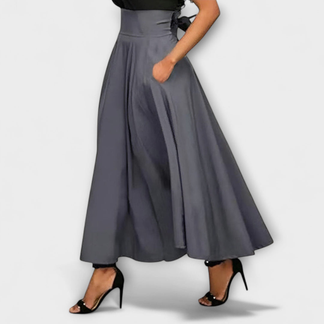 Versatile women's maxi skirt in a chic, flowy design. Ideal for parties, evening wear & stylish events.