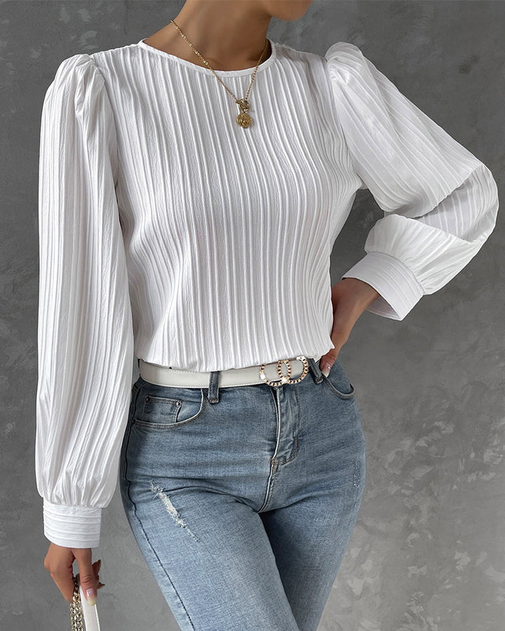 Women's elegant round neck shirt in a timeless style, perfect for sophisticated everyday wear.