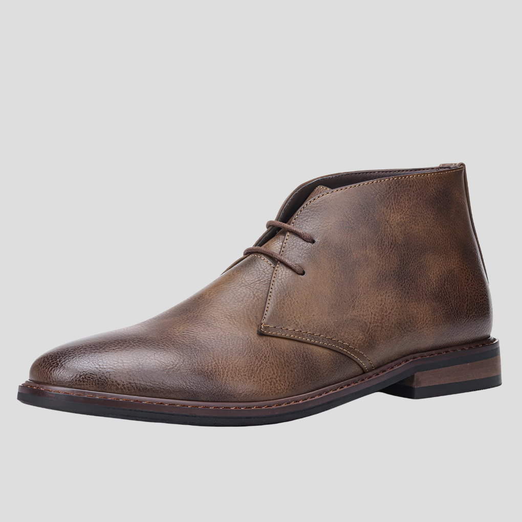 Comfortable men's lace-up desert boots, perfect for versatile everyday fashion and vintage-inspired outfits.