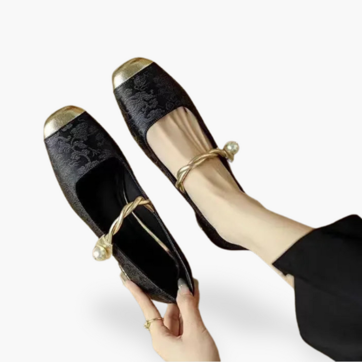 Comfortable women's black Mary Jane flats with an elegant, classic design, perfect for everyday or dress shoes.