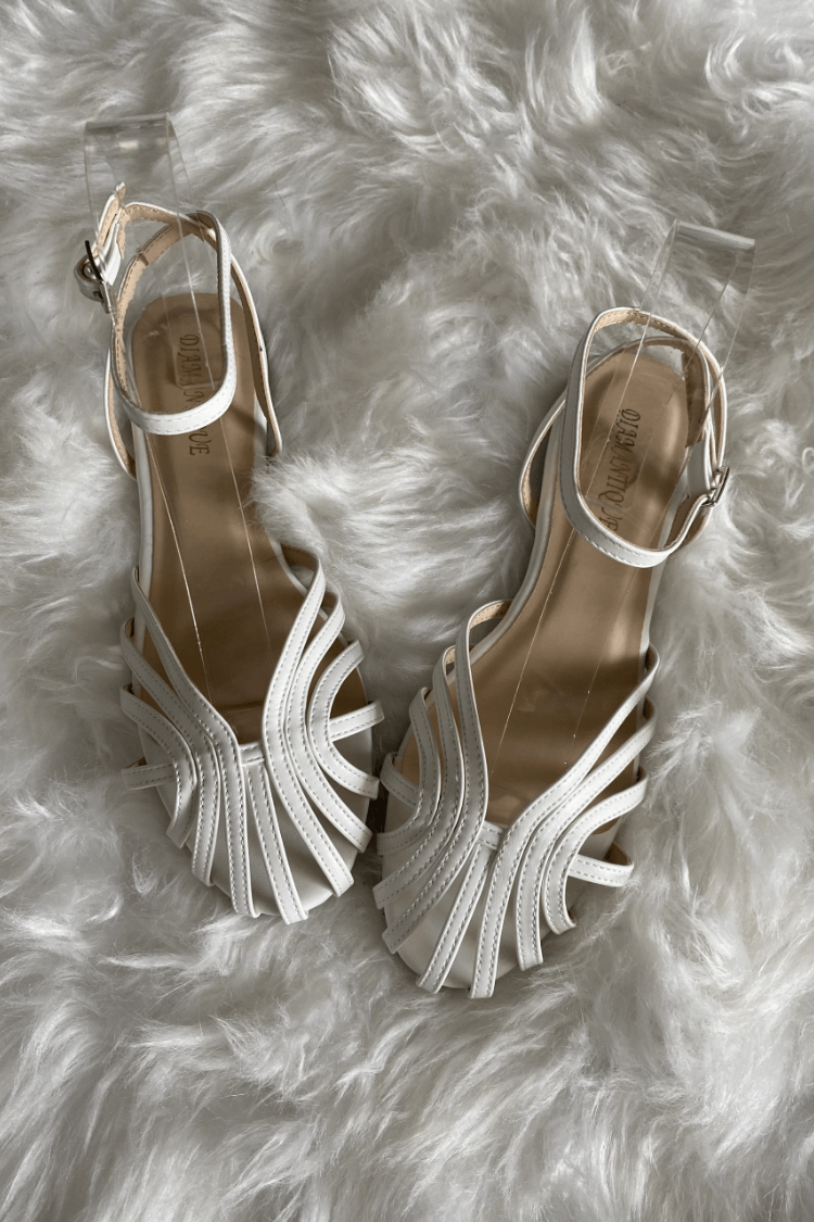 Comfortable women's woven flat sandals with metallic accents, ideal for versatile summer style.