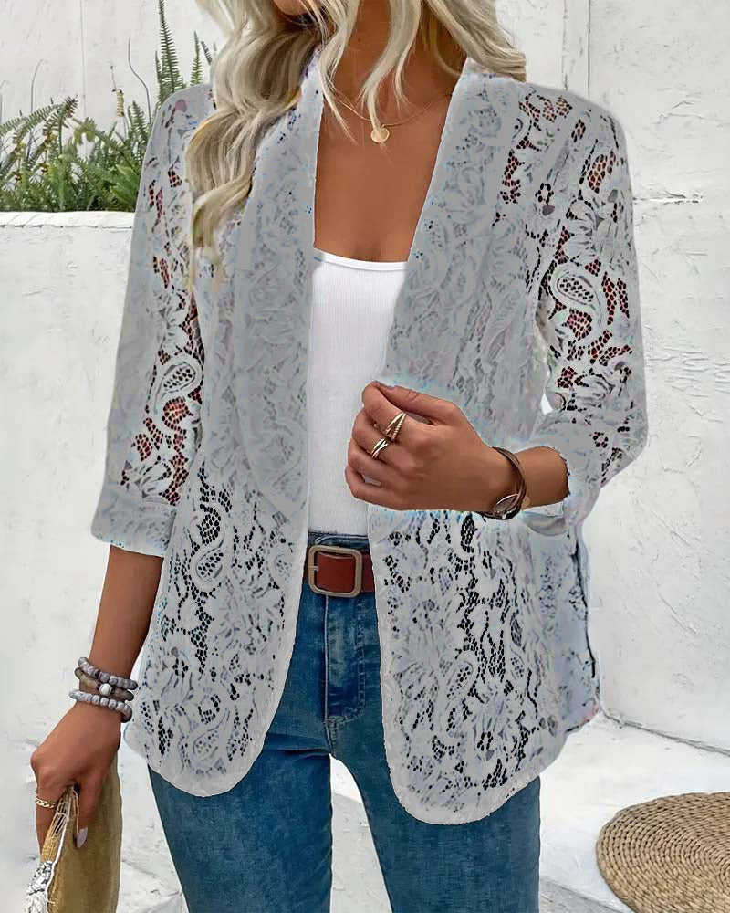 Lightweight women's elegant coat, perfect for spring/summer, featuring a charming floral lace collar.