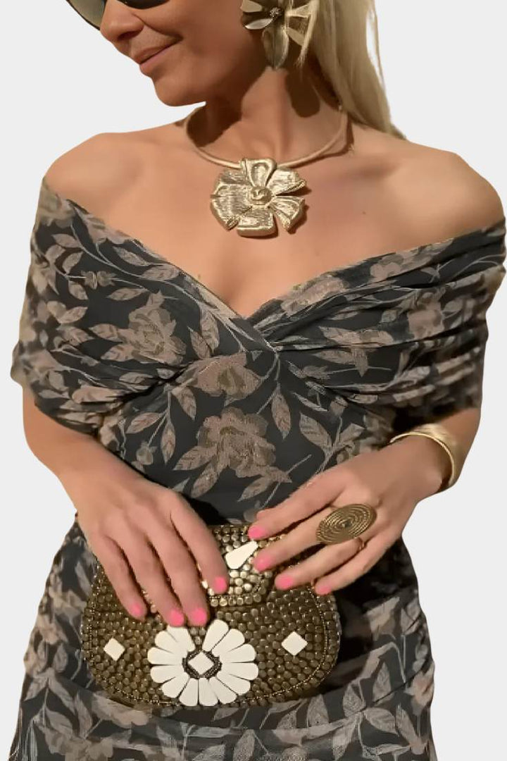 Beautiful women's summer dress: off-shoulder design, elegant pleats & a lovely floral print for chic fashion.