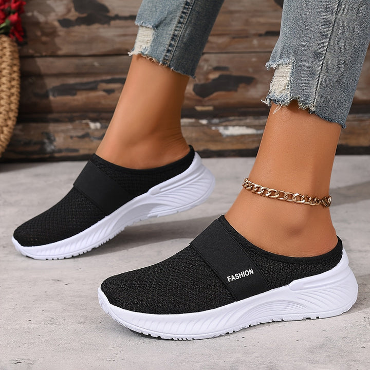 Lightweight women's breathable slip-on sneakers, ideal for long walks and daily wear.