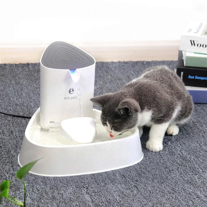 White ceramic automatic pet water fountain for dogs & cats, ensuring fresh, quiet hydration.