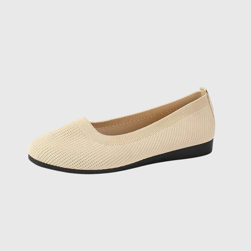Modern women's anti-slip casual shoes, breathable and lightweight for all-day wear.