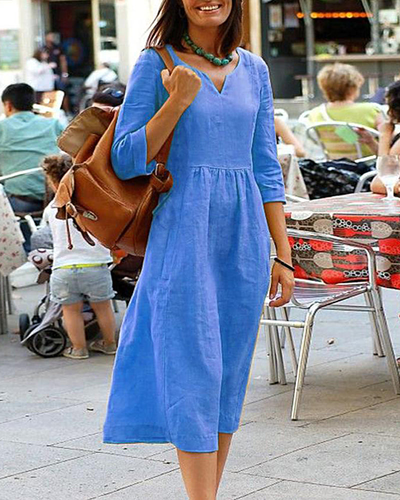 Flowy women's elegant tunic dress, comfortable and stylish. Versatile for casual outings or summer events.
