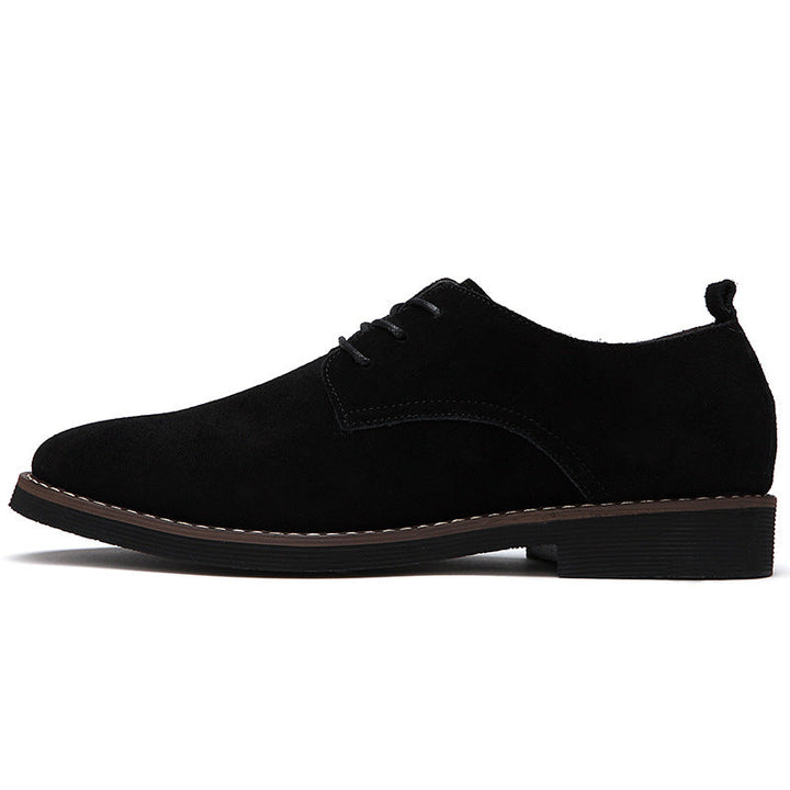 Comfortable men's lace-up dress shoes in a classic design, perfect for work, business, or formal events. Elegant men's fashion.
