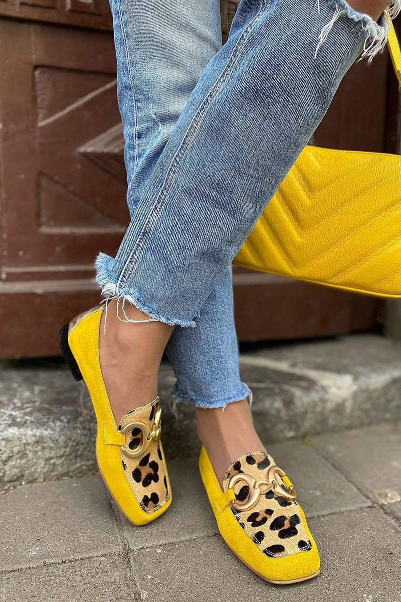 Stylish women's leopard print fashion loafers. Versatile slip-on moccasins with a unique, comfortable design.