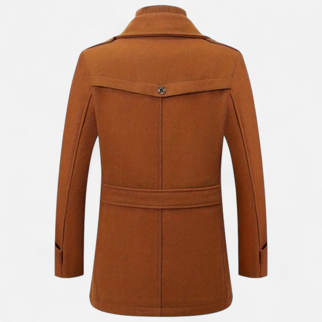 Elegant men's slim-fit tailored coat, modern outerwear perfect for a sharp, refined business or casual style.