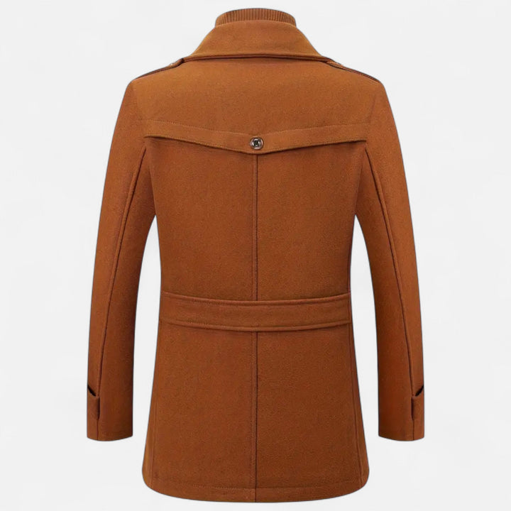 Elegant men's slim-fit tailored coat, modern outerwear perfect for a sharp, refined business or casual style.