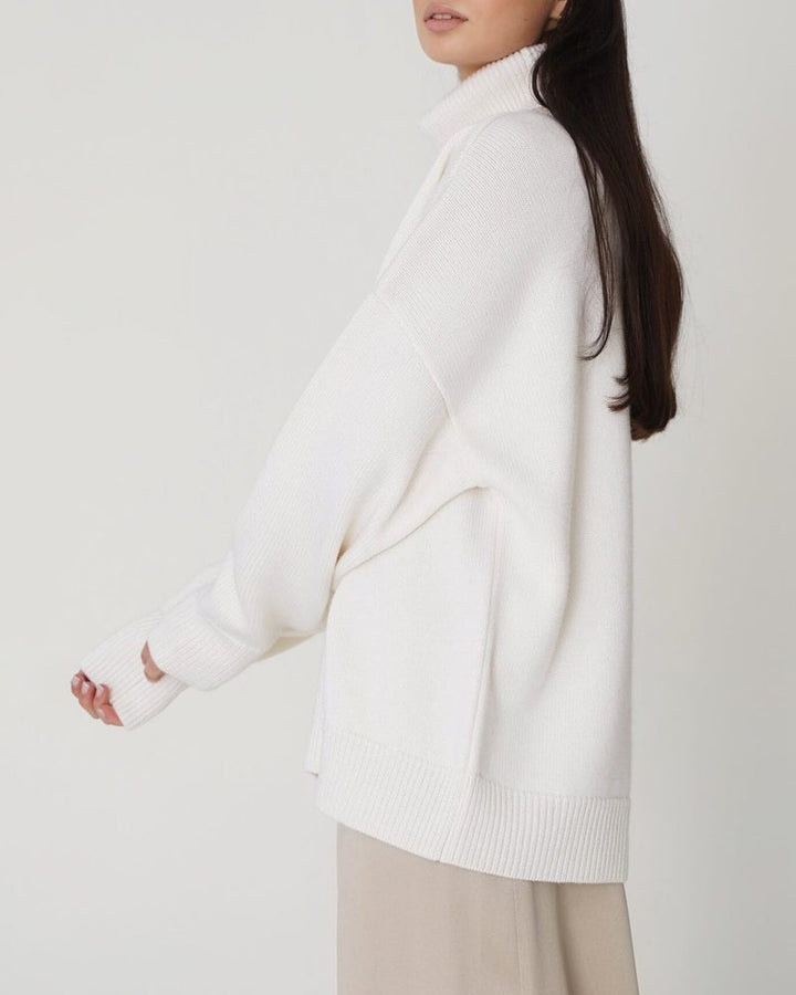 Cozy oversized women's sweater, a chic roll neck jumper for relaxed autumn outfits.