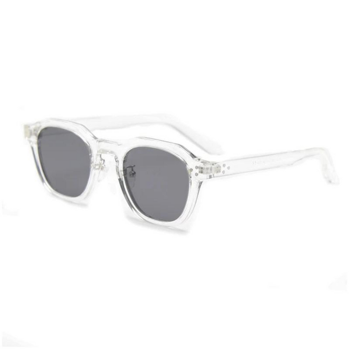 Tortoiseshell angular frames, stylish unisex sunglasses, UV400.