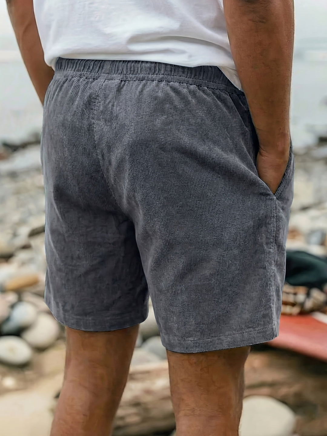 Comfortable men's summer shorts, relaxed fit, drawstring waist, suitable for casual fashion.