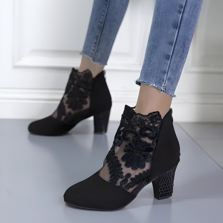 Breathable DOROTHY women's heels offering orthopaedic comfort, arch support, and relief for tired feet.