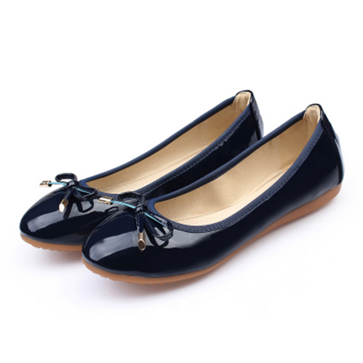 Everyday women's comfortable ballerinas with a delicate bow, perfect for casual outings or work.
