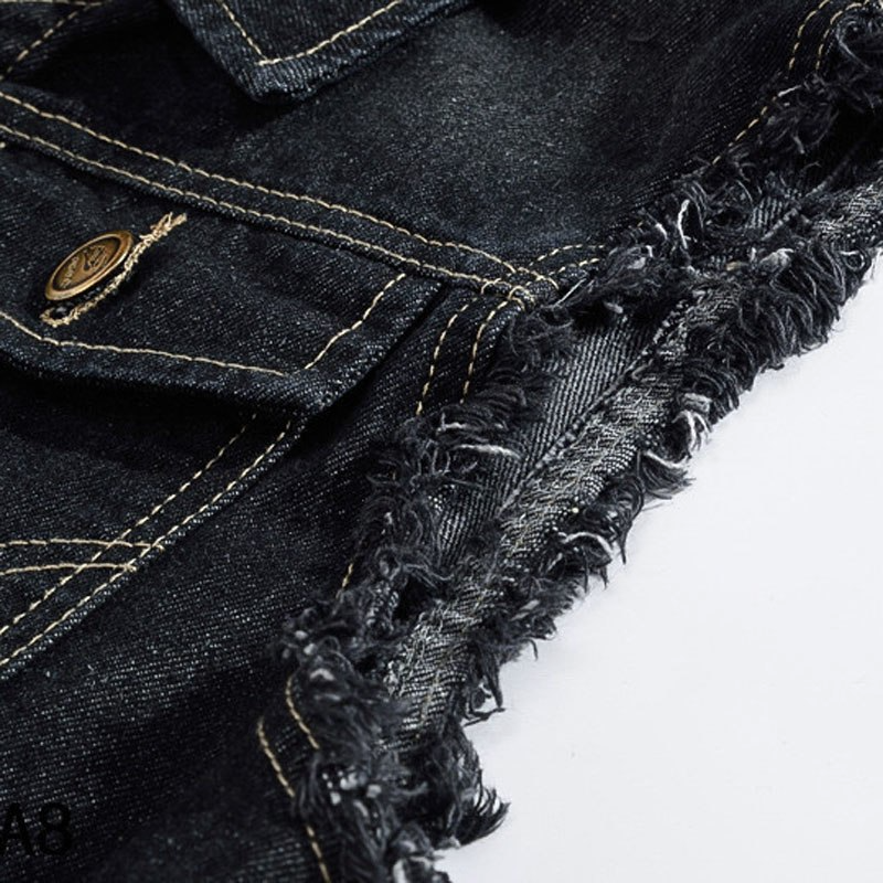 Versatile men's black sleeveless jacket, ideal for elevating your casual fashion look.