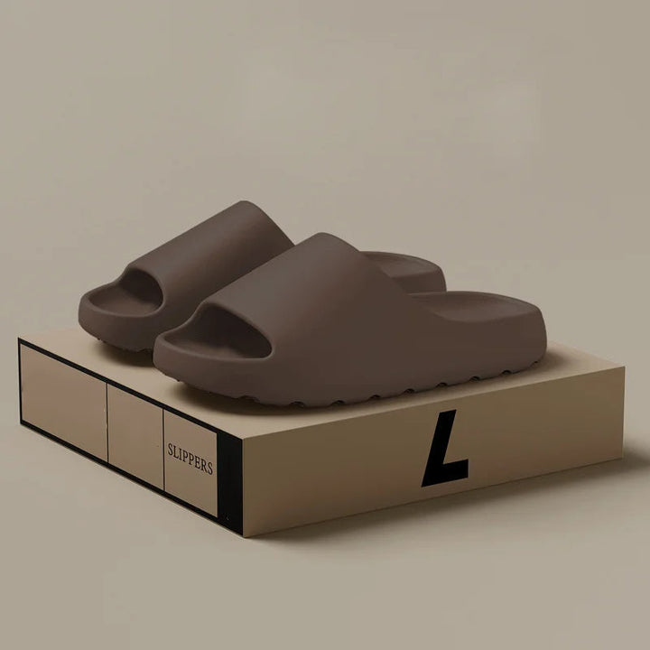Lightweight men's casual slippers, ergonomic, anti-slip, durable, comfortable for indoor & outdoor use.