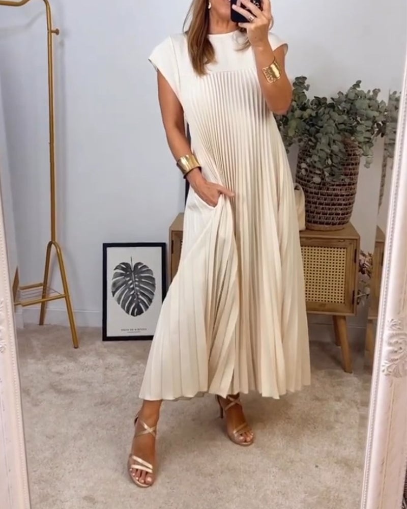 Chic women's pleated summer dress. Sleeveless design for timeless elegance and comfort.