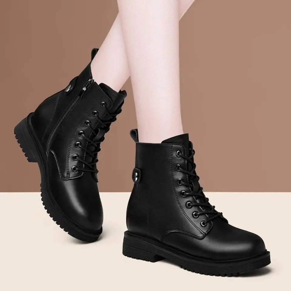 Comfortable women's black lace-up ankle boots with zipper. Non-slip sole for everyday, versatile fall/winter style.