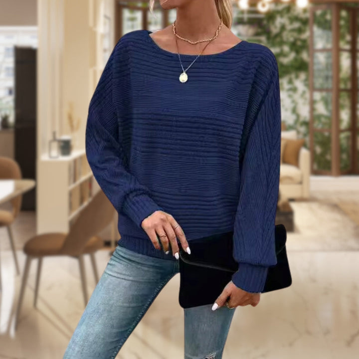 Versatile women's textured knit jumper with a round neck. A comfortable, cozy sweater for stylish casual outfits.