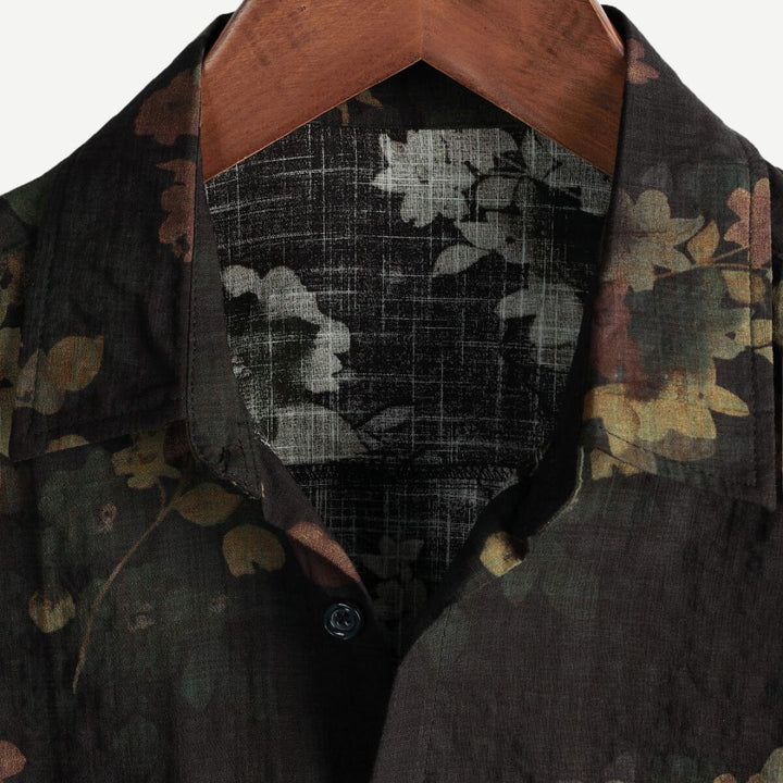 Stylish men's printed floral shirt. Relaxed fit, short sleeve, button-up design for a trendy summer look.