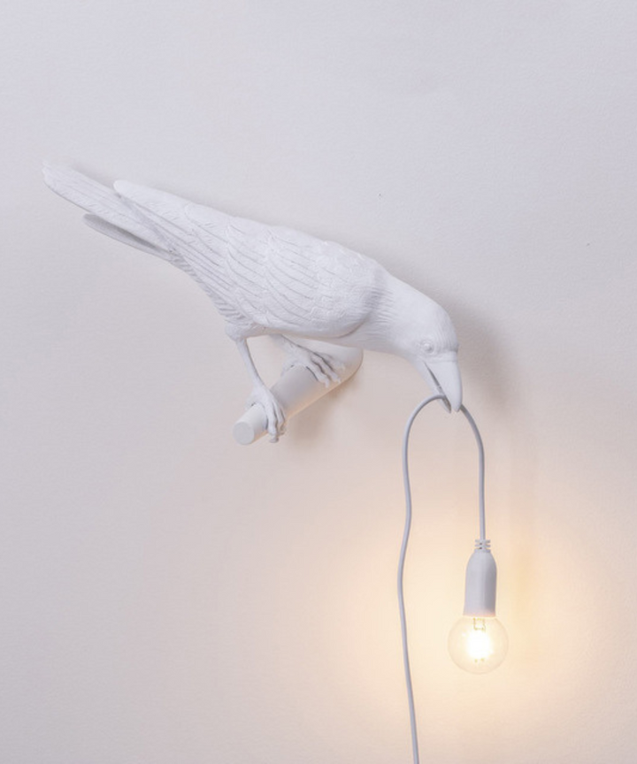 Unique black crow table lamp, an artistic bird lamp offering distinctive lighting and home decor.