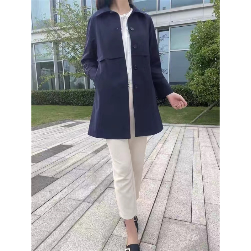 Stylish women's trench coat with adjustable tie-waist, perfect for versatile autumn looks.
