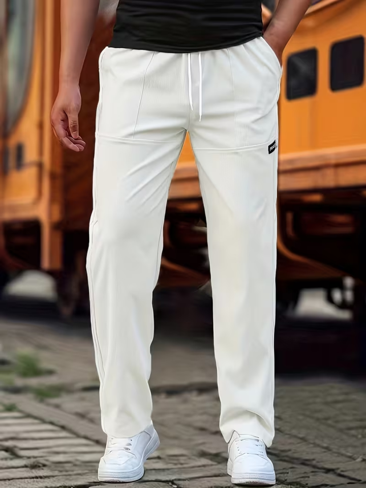 Comfortable men's straight-leg pants for a relaxed fit. Ideal for casual fashion & versatile everyday use.
