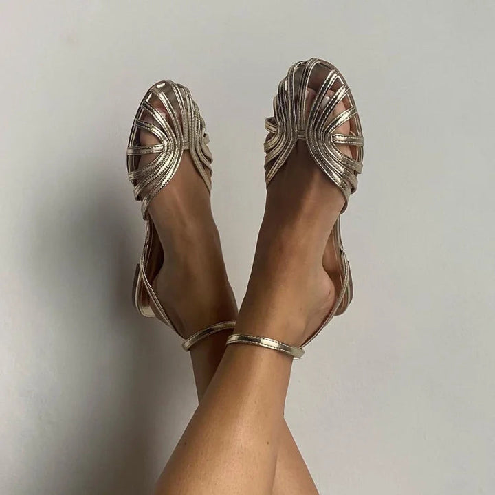 Open-toe women's flat sandals, featuring a stylish woven design and comfortable fit, perfect for summer.