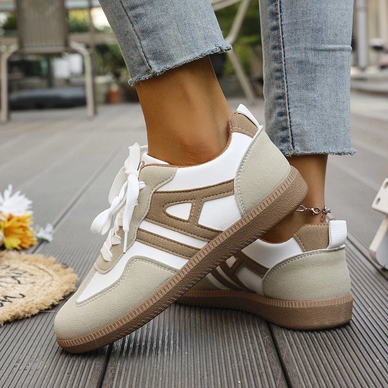 Stylish women's Harper wide-toe sneakers, offering support & comfort for casual everyday wear.