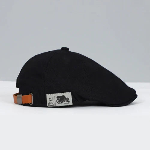 Adjustable men's flat cap with buckle. Classic ivy cap for men's casual headwear & stylish accessory.