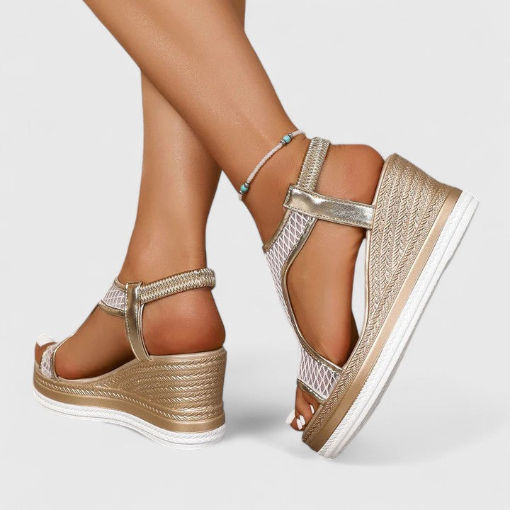 Chic women's walking sandals, stable & comfortable, perfect for everyday summer wear.