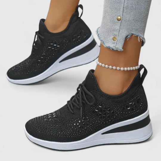 Comfortable women's orthopaedic sneakers with wide toe box & arch support, ideal for walking.