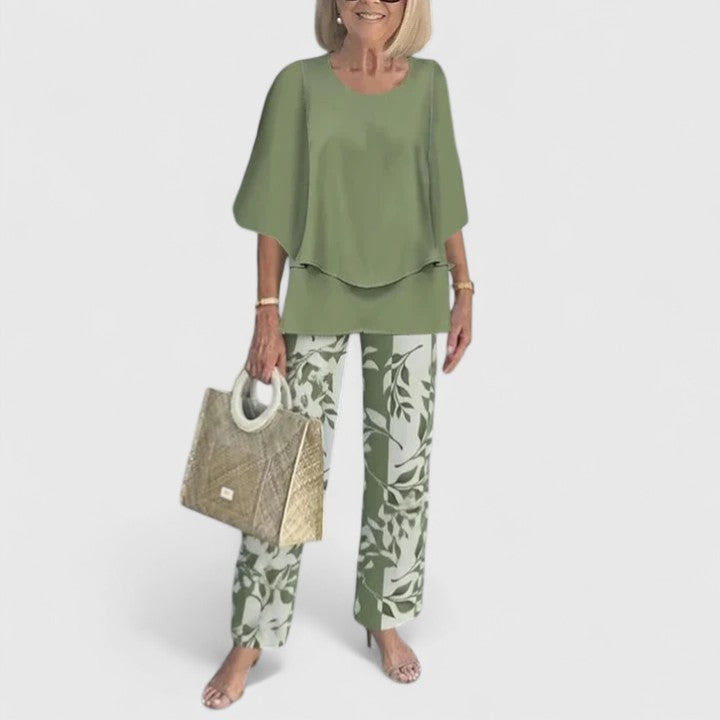 Loose fit two-piece comfort wear set for women, perfect loungewear or casual chic elegance.