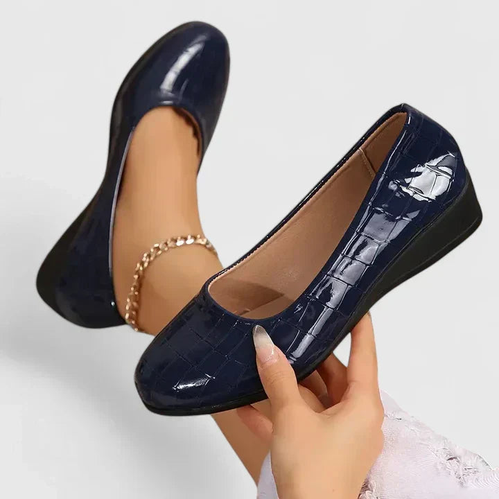 Casual women's orthopedic shoes, slip-resistant, offering ultimate comfort and support for all-day wear.