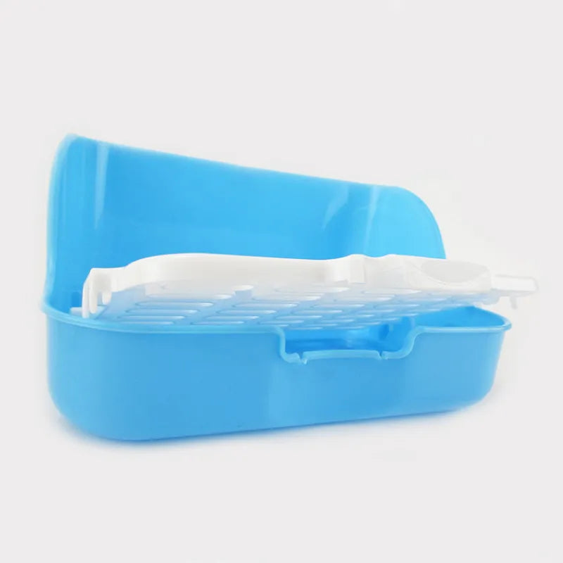 Odor-control cat litter tray. Easy clean design & durable plastic for optimal pet hygiene.