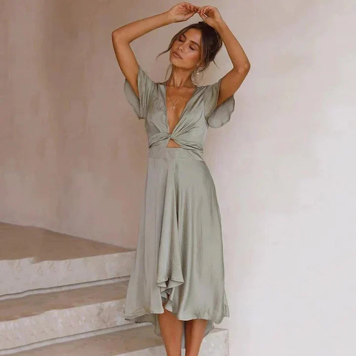 Women's elegant vintage style midi dress, flowing fabric in a charming pink, suitable for summer and casual chic.