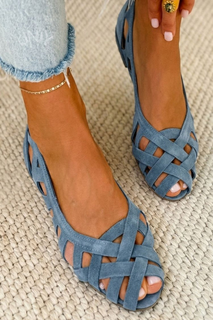 Modern women's flat open toe cross-strap sandals, a versatile summer essential.