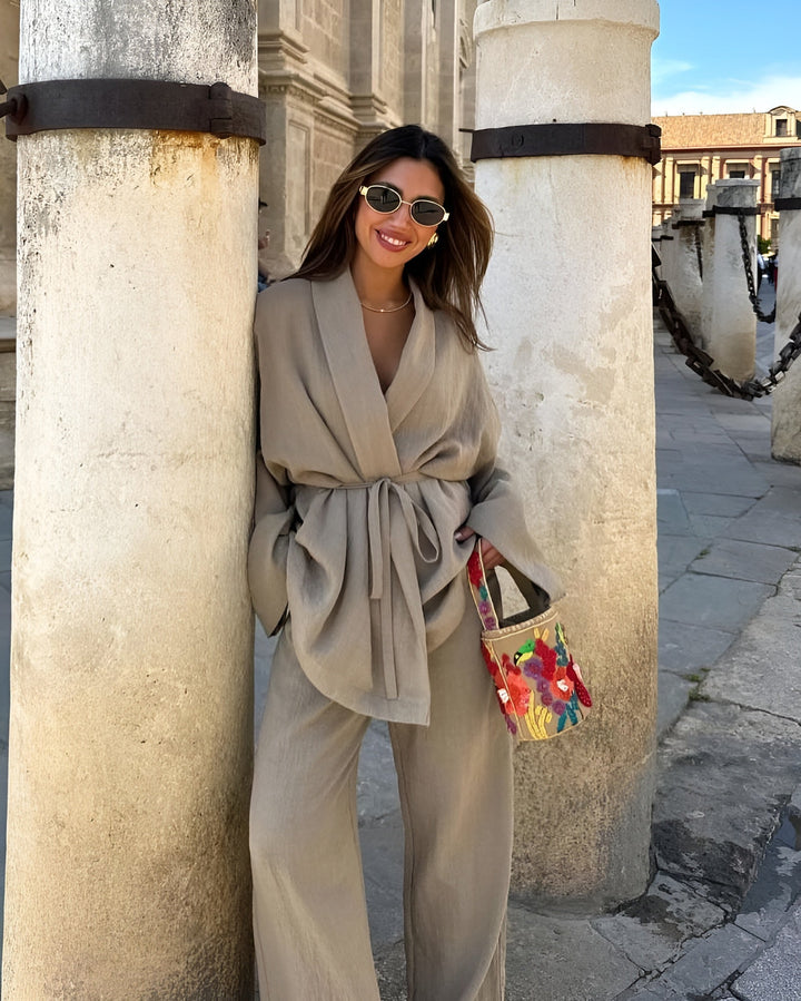 Elegant women's flowing two-piece set with a loose kimono top & matching trousers for sophisticated style.