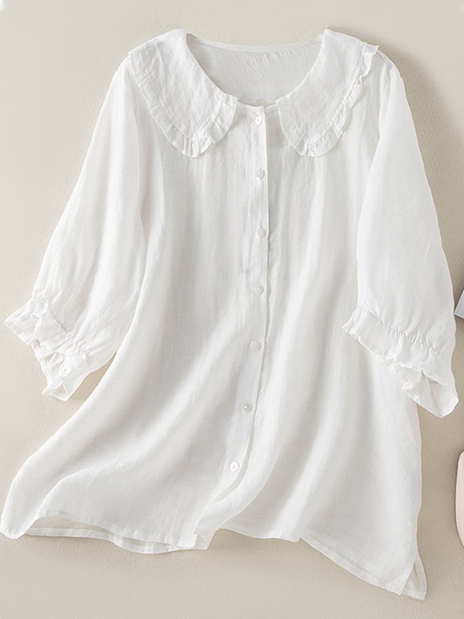 Elegant women's white blouse with a loose fit and ruffled neck detail, ideal for a stylish and comfortable look.