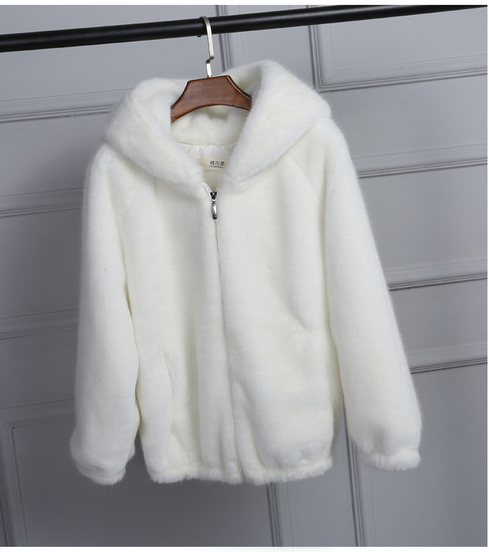 Fashionable women's hooded jacket, a versatile layering piece providing cozy warmth and chic style for fall.
